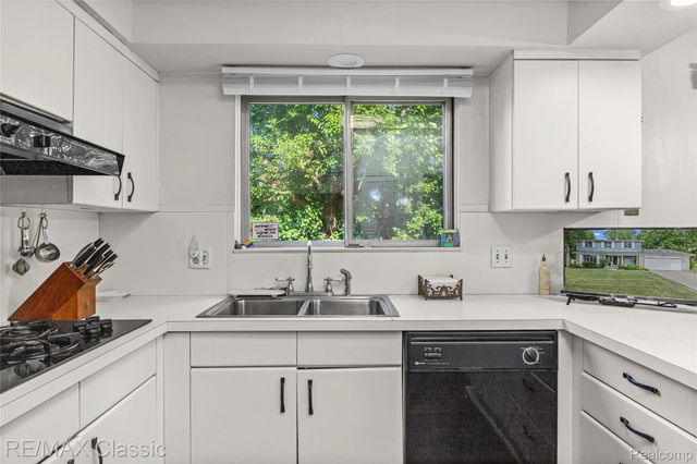 27036 Arlington Drive, Southfield, MI 48076
