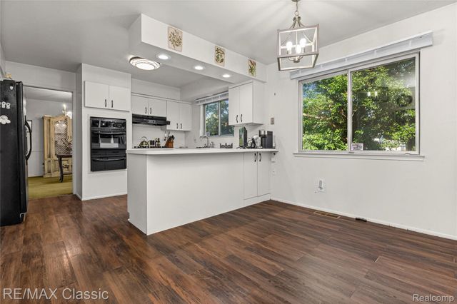 27036 Arlington Drive, Southfield, MI 48076