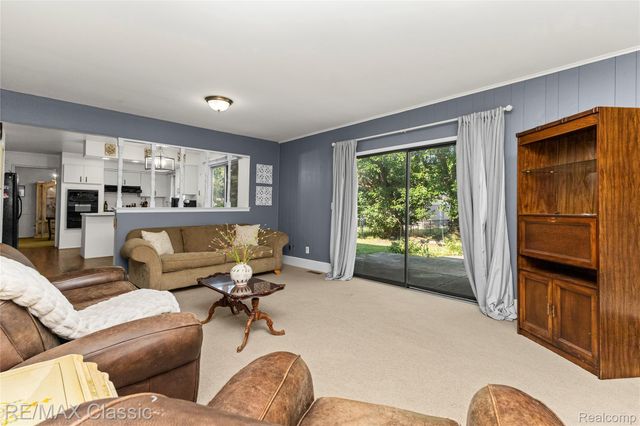 27036 Arlington Drive, Southfield, MI 48076
