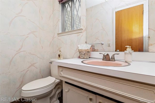 27036 Arlington Drive, Southfield, MI 48076