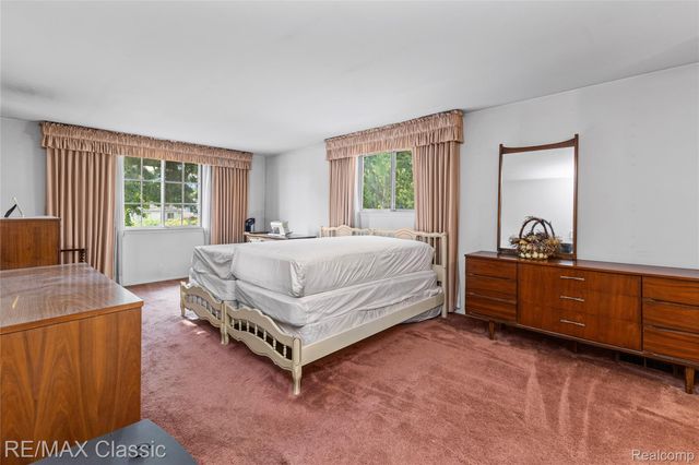 27036 Arlington Drive, Southfield, MI 48076