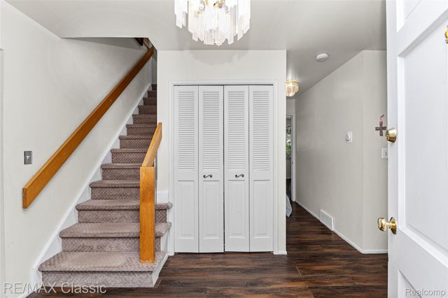 27036 Arlington Drive, Southfield, MI 48076