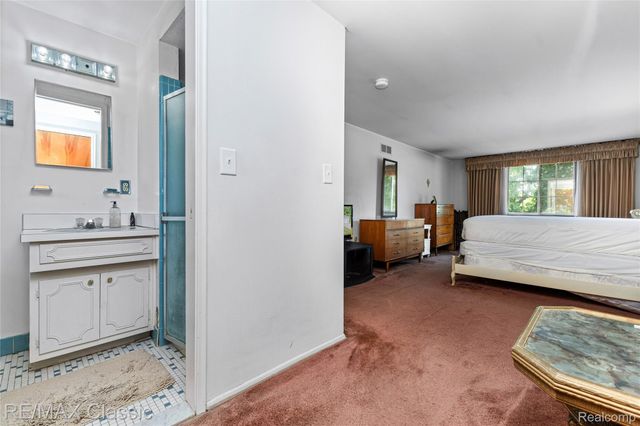 27036 Arlington Drive, Southfield, MI 48076