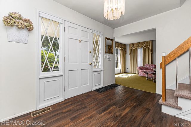 27036 Arlington Drive, Southfield, MI 48076