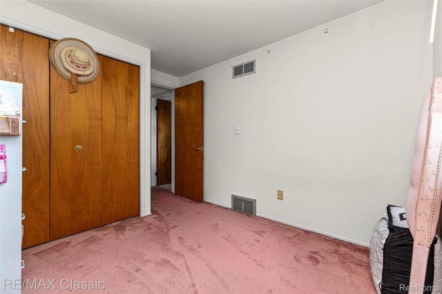 27036 Arlington Drive, Southfield, MI 48076