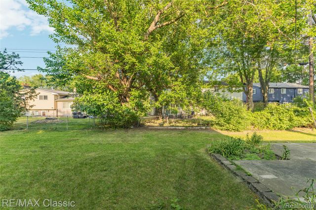 27036 Arlington Drive, Southfield, MI 48076