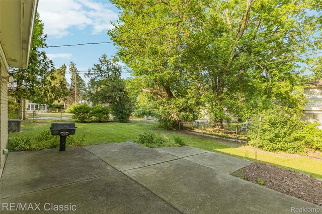 27036 Arlington Drive, Southfield, MI 48076