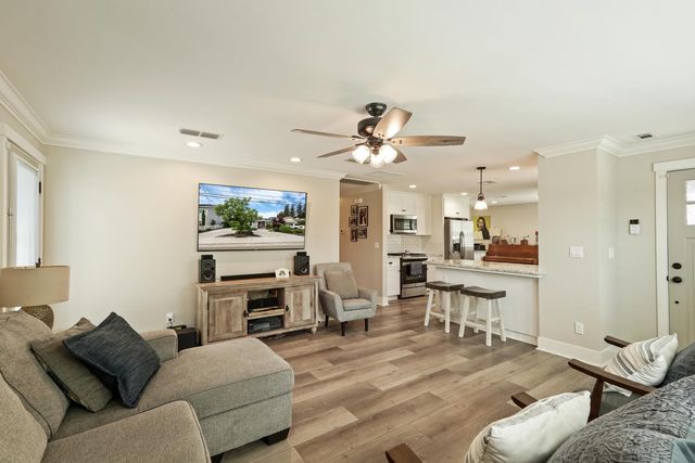 595 E Augusta St, Woodbridge, CA 95258