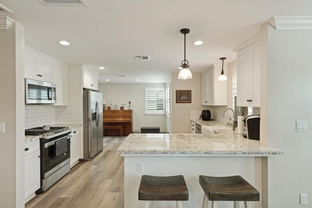 595 E Augusta St, Woodbridge, CA 95258