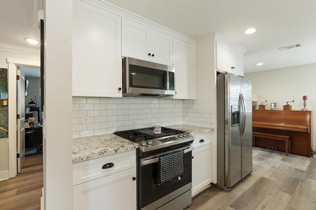 595 E Augusta St, Woodbridge, CA 95258