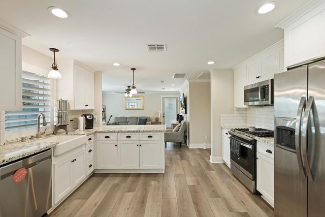 595 E Augusta St, Woodbridge, CA 95258
