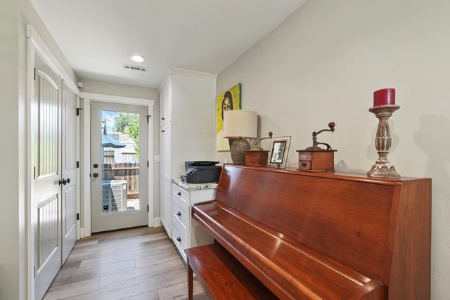 595 E Augusta St, Woodbridge, CA 95258
