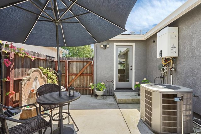 595 E Augusta St, Woodbridge, CA 95258