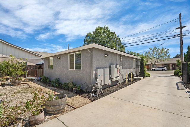 595 E Augusta St, Woodbridge, CA 95258