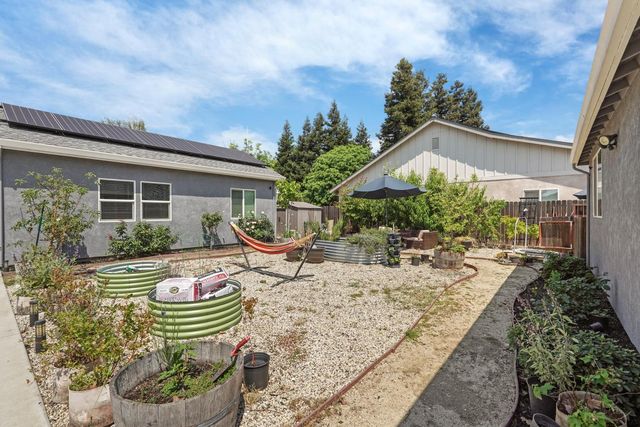 595 E Augusta St, Woodbridge, CA 95258