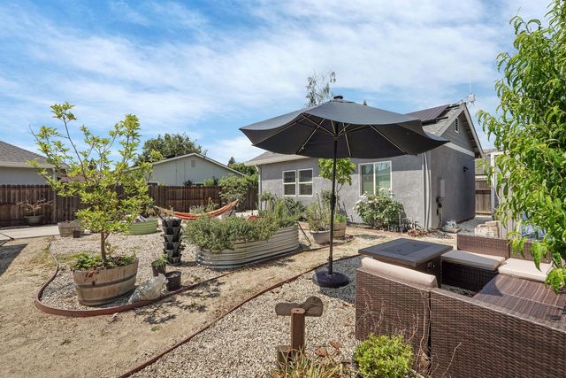 595 E Augusta St, Woodbridge, CA 95258