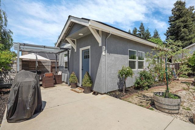595 E Augusta St, Woodbridge, CA 95258