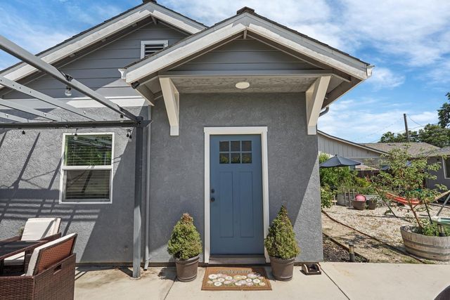 595 E Augusta St, Woodbridge, CA 95258