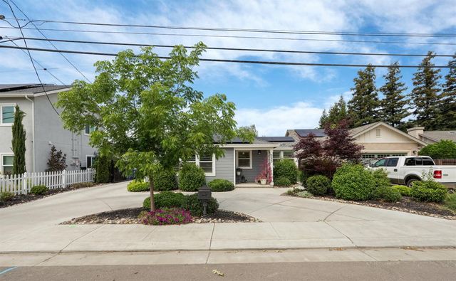 595 E Augusta St, Woodbridge, CA 95258
