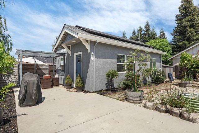595 E Augusta St, Woodbridge, CA 95258