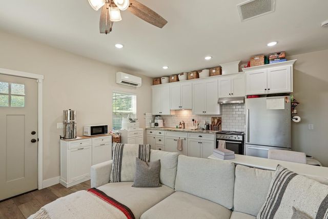 595 E Augusta St, Woodbridge, CA 95258