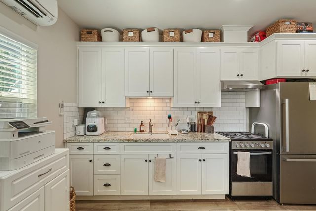 595 E Augusta St, Woodbridge, CA 95258