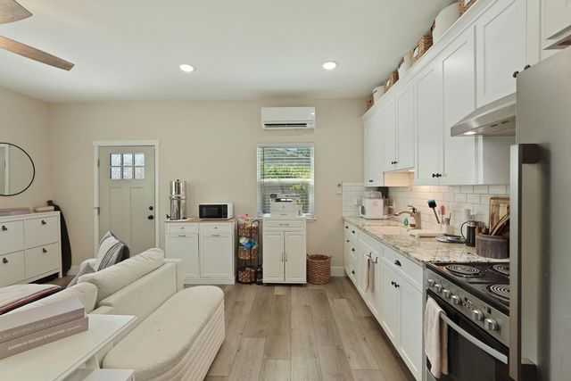 595 E Augusta St, Woodbridge, CA 95258