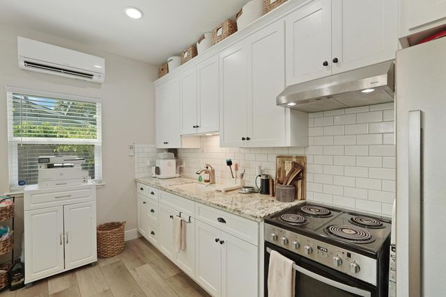 595 E Augusta St, Woodbridge, CA 95258