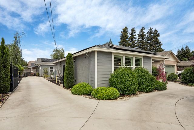 595 E Augusta St, Woodbridge, CA 95258