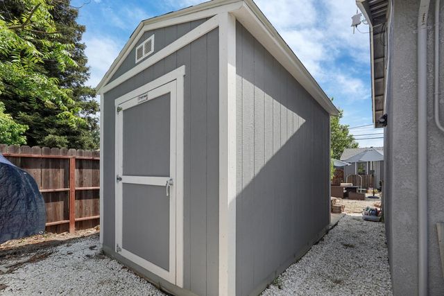 595 E Augusta St, Woodbridge, CA 95258