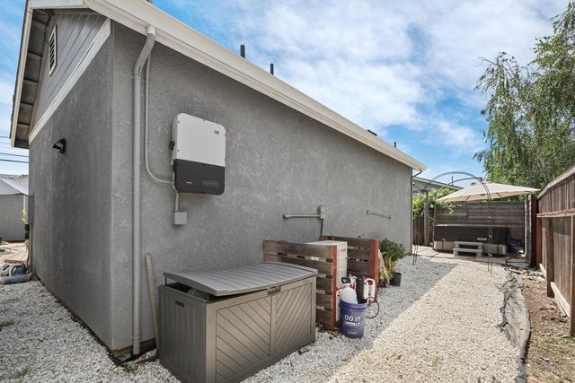 595 E Augusta St, Woodbridge, CA 95258