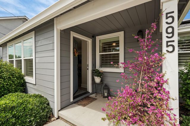 595 E Augusta St, Woodbridge, CA 95258