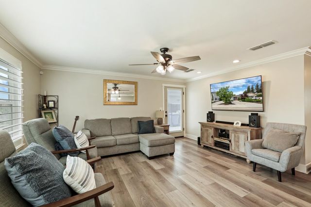595 E Augusta St, Woodbridge, CA 95258