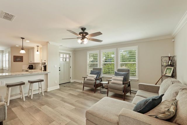 595 E Augusta St, Woodbridge, CA 95258