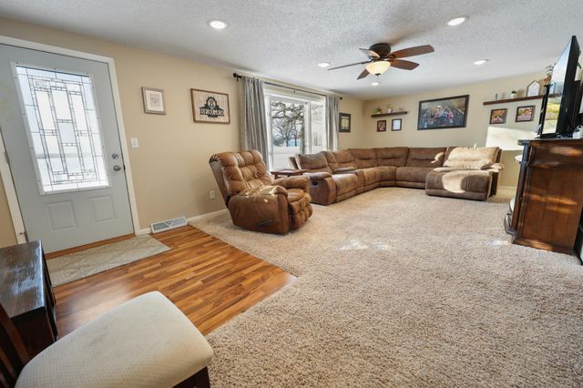 21276 County Road 7, Saint Augusta, MN 56301