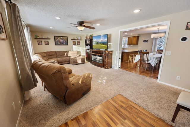 21276 County Road 7, Saint Augusta, MN 56301