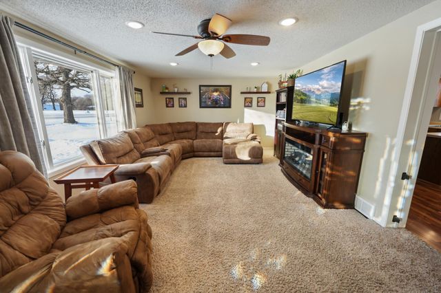 21276 County Road 7, Saint Augusta, MN 56301