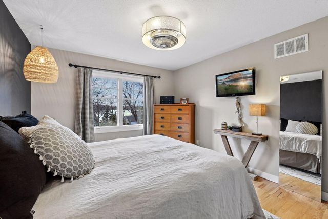 6220 Barberry Circle, Excelsior, MN 55331