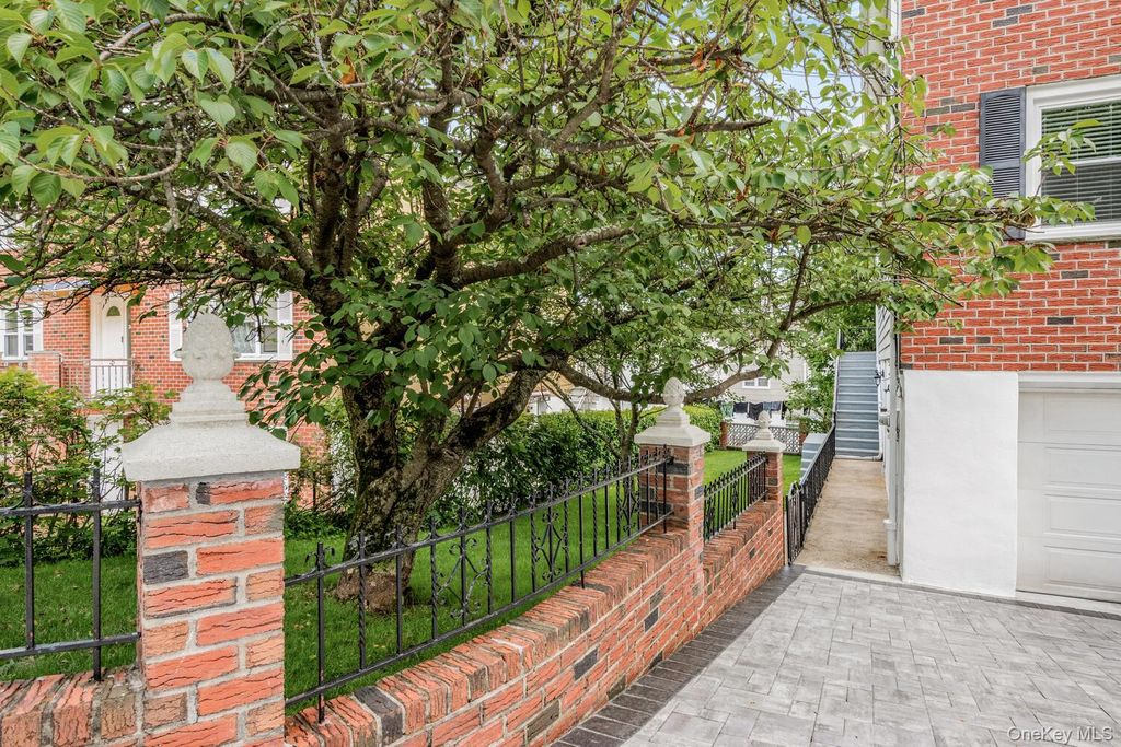 2 Bryn Mawr Place Gr Level, Yonkers, NY 10701