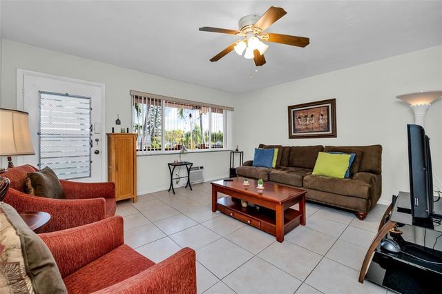 1000 SW 11th Avenue 12A BLDG E, Hallandale Beach, FL 33009