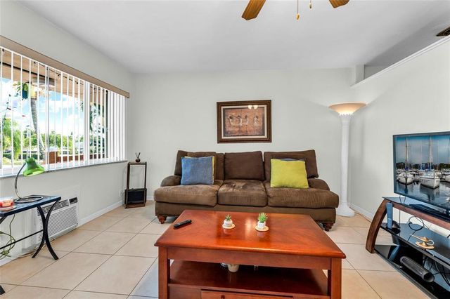 1000 SW 11th Avenue 12A BLDG E, Hallandale Beach, FL 33009