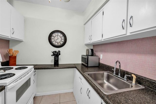 1000 SW 11th Avenue 12A BLDG E, Hallandale Beach, FL 33009