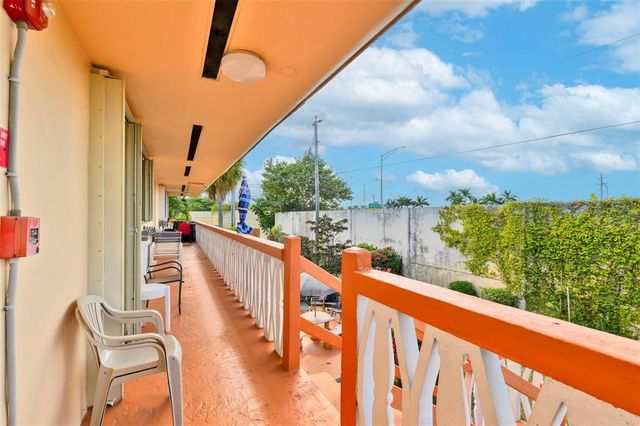 1000 SW 11th Avenue 12A BLDG E, Hallandale Beach, FL 33009
