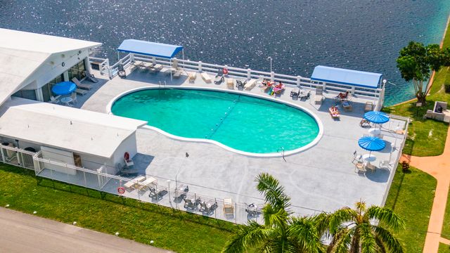 1000 SW 11th Avenue 12A BLDG E, Hallandale Beach, FL 33009