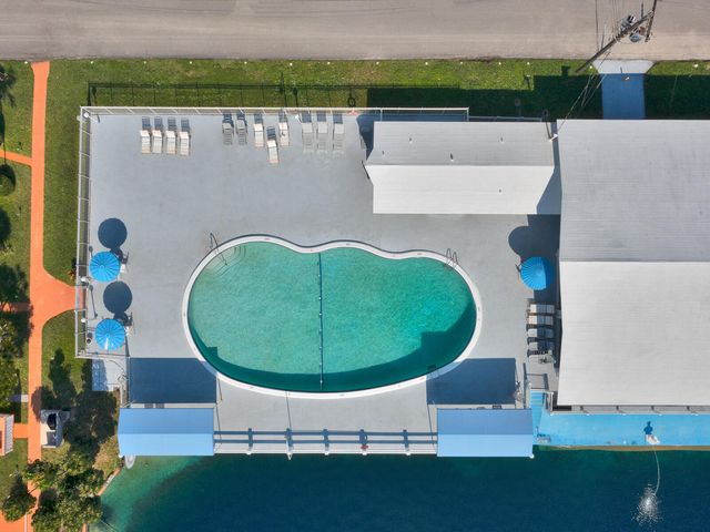 1000 SW 11th Avenue 12A BLDG E, Hallandale Beach, FL 33009