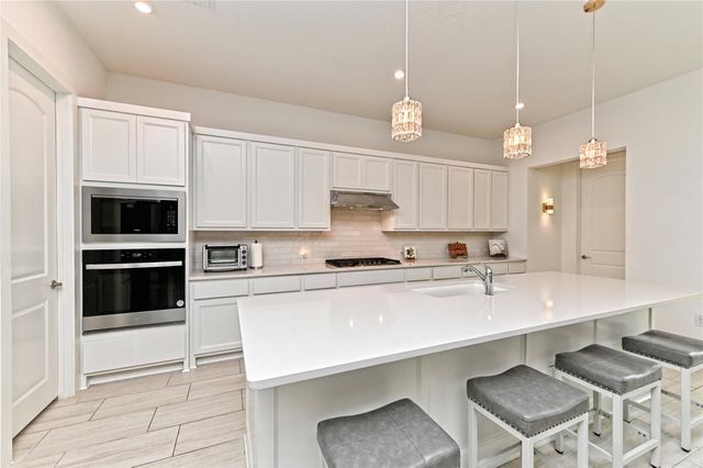 401 Trabuco BND, Liberty Hill, TX 78642