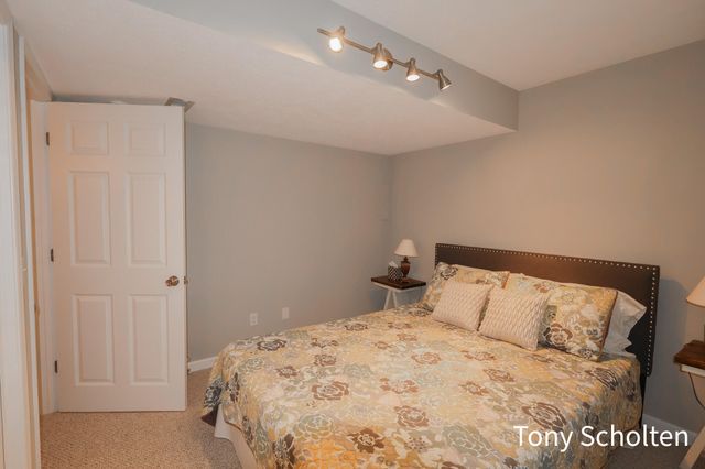 7260 Oaklane Court, Hudsonville, MI 49426
