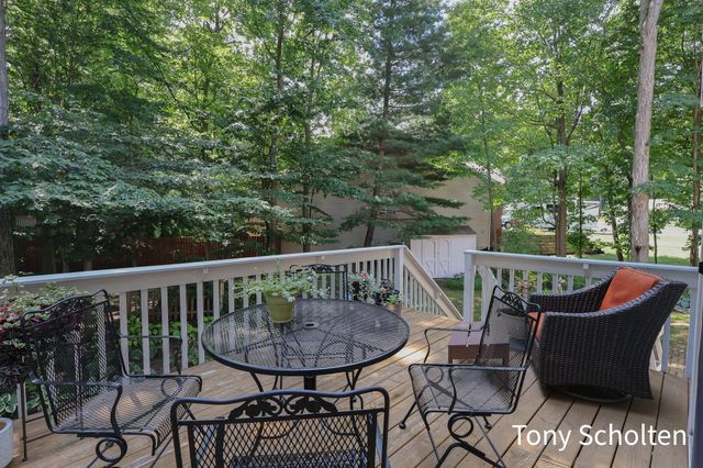 7260 Oaklane Court, Hudsonville, MI 49426