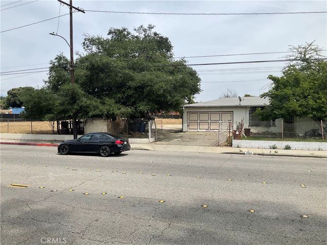 1760 S Towne, Pomona, CA 91766