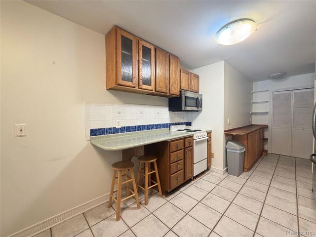 11 Oxford Court, Dearborn, MI 48124